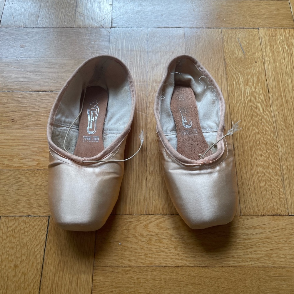 Used Freed of London Ballet Pointe Shoes Pair #5